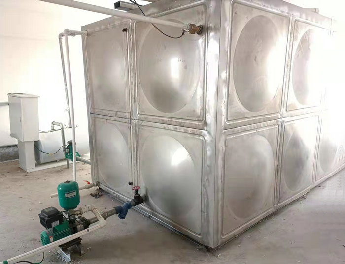 員工宿舍熱水工程：新疆阿拉爾工業園工人宿舍太陽能熱水系統